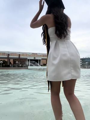 A post by @jenniifferlopez on TikTok caption: Go knights charge on #watchtilltheend #fyp #foryou #fail #ucf #ucfknights #reflectionpond @elizabet 