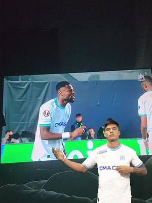 A post by @yohanmaella on TikTok caption: allez l'om #om #olympiquedemarseille #stadevelodrome #doretdeplatine #jul #pourtoi 