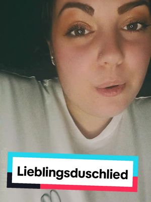 A post by @je.suis.lisa on TikTok caption: Mein Lieblingsduschlied🤣 #erinnerung #liebe #trend #fürdich #foryoupageofficial #viralvideo #pageforyou_🔥 #foryoupageofficiall #foryou #viraltiktok #foryoupage #viral #fyfyfyfy #fyfy #fypシ゚viral #makeup #fypage #Love #fypシ 