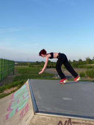 A post by @skatechickk_ on TikTok caption: Took my new skates out for a sunny evening sesh🌞 first trick is a new learn!  #fyp #foryou #skate #skating #skatingtiktok #rollerskating #rollerskate #rollerskates #rollerskater #quadskates #quadskating #quadskater #parkskating #foryoupage #quadrollerskating #quadrollerskates #rollerskatersoftiktok #skatelife 