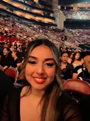 A post by @lauraaracelin on TikTok caption: Had an amazing night!! ❤️🥰🥰@Romeo Santos #aventurahouston2024 #cerrandociclos 