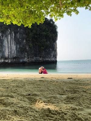 A post by @loisvroling on TikTok caption: 🐚🤍  #fyp #ocean #Love #boyfriend #thailand 