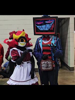 A post by @mylcreates on TikTok caption: Amazing Vox cosplay by Angleorurdevil (IG)! Super cool!!! I just had to ask for a quick video with them!!! 🤯 (Taken at the Saturday Hazbin meet up at ACen 2024) #hazbinhotelcosplay ##niftycosplay #voxcosplay 