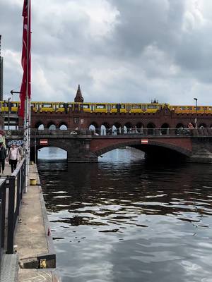 A post by @ on TikTok caption: Berlin in 4K: Eine visuelle Reise durch das Herz Deutschlands #Berlin #4k#reise #hauptstadt #deutschland #berlinvibes #travelgermany #berlintagundnacht #cityscape #urbanexploration #VisuelleReise #berlinlovers #exploreberlin 