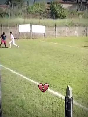 A post by @aliouneymarjr on TikTok caption: #CapCut ⚡️#football #foryoupage 