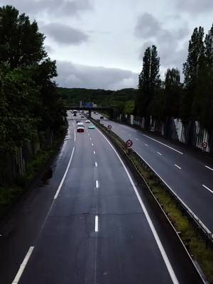 A post by @melvin_bdx on TikTok caption: Le bruit de la Porsche c’est ouf !! #porsche#lamborghini#voiture#pourtoi#fyp#foryou 