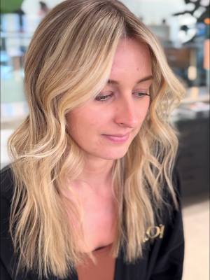 A post by @hairbyblake on TikTok caption: just that super beachy, lived in type of hair ☀️🌊🤍 #chicagohaircolorist #arsovasalon #livedinhair #blonde #chicagohairstylist #oribe #redken #k18 #rivernorthchicago #chicagohair 