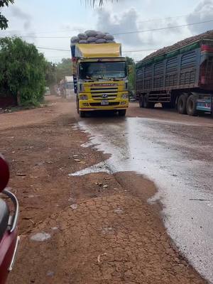 A post by @rathanak133 on TikTok caption: ឡានអាយដល🇰🇭🚧🇻🇳🚚🚛