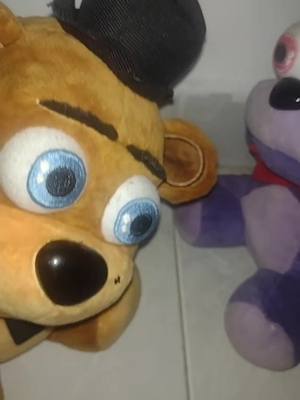 A post by @fnafero5 on TikTok caption: #freddypanchonsito #fnaf #fnafmovie #plushies #plushiesfnaf #plushiesfnafhistoria #fivenightsatfreddy #fnaf #fnafhumor #fnafedit #freddy #bonnie #chica #foxy #goldenfreddy #williamafton #springtrap #fyp #fypシ゚ #parati #apoyo 