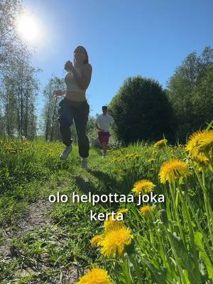 A post by @santerivili on TikTok caption: Mainos @FAST Puhelin pois ja polulle 🏃🏼‍♂️🌲 Vahvempi mieli on yhteispeliä. FAST on mukana Mielinauha-kampanjassa, joka kannustaa puhumaan mielenterveydestä. Puhumalla olo helpottaa ja liike on lääke! Mielinauhan tuotoilla tuetaan kotimaista mielenterveystyötä <3 #vahvempimieliyhdessa #fastfinland