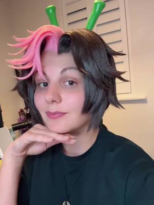 A post by @katielavabug on TikTok caption: I’m working on a ventilating tutorial at the moment 🙏 #smallishbeans #hermitcraftcosplay #hermitcraft #smallishbeanscosplay 