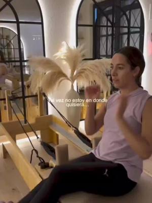 A post by @malee_mata on TikTok caption: 🤍✨ que bonito es enseñar #diciplina #habitos #gdl #pilates #salud 