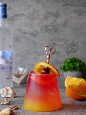 A post by @drink_hubb on TikTok caption: 🍹: S** on the beach #Summer #drink #food #bar #mixology #cocktails #howto 