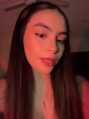 A post by @fridaarodri on TikTok caption: 💋