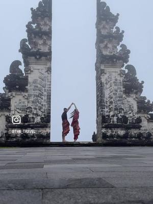 A post by @j.ulietrt on TikTok caption: L’envers du decors des portes du temple Lempuyang 🛕🪷  #travel #bali #lempuyang #temple #pourtoi 