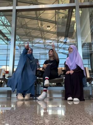 A post by @melxssa.31 on TikTok caption: Nur dafür flug gebucht 🫠#vacation #malediven #girlstrip 