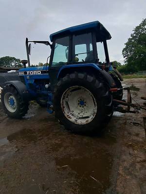 A post by @stoyke_agrar on TikTok caption: Güllemixen🙃 #landwirt #landwirtausleidenschaft #ford #ford8210💙 #landwirtschaft #tracktor #güllemixen 