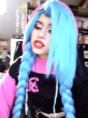 A post by @maikiyo_cosplay on TikTok caption: ##jinx #jinxcosplay #arcane #leagueoflegends 