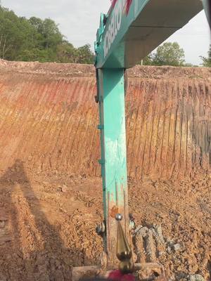 A post by @pozzck940 on TikTok caption: 👷KOBELCO 260👷💪