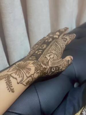 A post by @tamannasmodest on TikTok caption: #birminghamuk🇬🇧 #DM#hennaart #fyp #birmingham #eid 