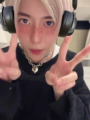 A post by @maru_tiktok_official on TikTok caption: 髪色変えたよ🫰