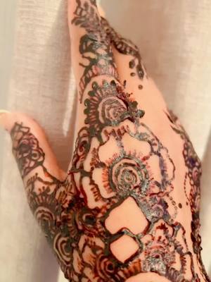 A post by @tamannasmodest on TikTok caption: Eid henna❤️#birmingham #bookingsavailable #fyp #henna 