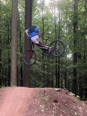 A post by @pasoldtim_dh on TikTok caption: Feeling it #bikes #downhill #mtb #racing #fy 