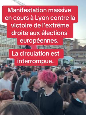 A post by @media_lyon on TikTok caption: Manifestation massive en cours à Lyon contre la victoire de l’extrême droite aux élections européennes. Lieu : Quai Claude Bernard