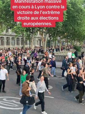 A post by @media_lyon on TikTok caption: Manifestation massive en cours à Lyon contre la victoire de l’extrême droite aux élections européennes. 