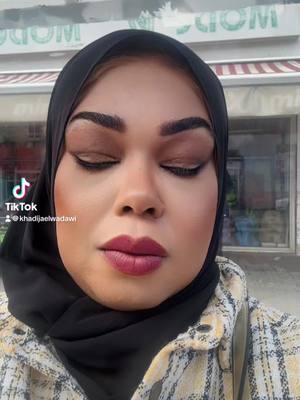 A post by @khadijaelwadawi on TikTok caption: #صباح الخيرات والبركات 💚 ‫الأوقات الجميلة لا تمدُّ بساطها المُخمليّ  تحت أقدامنا طويلاً ..
ًولكنّها حين تُطوى يبقى لوقعِ أقدامنا عليها صدىً في نفوسنا ..  ما دُمنا في أرواحنا نضمُّ تفاصيلها ونحتويها  فنسعدُ بها كُلّ حين  ‫في ودائعك يا الله لحظاتنا الثّمينة  فلا تحرمنا منها 🤲