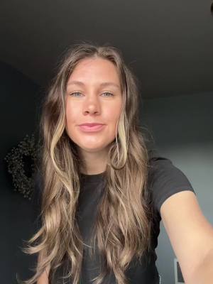 A post by @laurenlikesitreviews on TikTok caption: you can change your hair... 💇🏼‍♀️🤭 #hairtransformation #mediumlonghair #browntoblonde #blondehair 