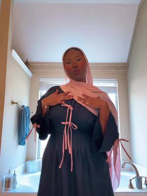 A post by @.hhokage on TikTok caption: #myeidoutfitateDOWWNNNNN #eidmubarak #somali #muslim #coquette #hijabi #somalitiktok 