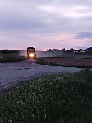 A post by @fendt_marv.927 on TikTok caption: Dicke Buden bei @Felix Stockert mit@Agrar_Simon🚜 @Adrian @KappesAgrar @Marek..... @Maxim 🇩🇪 @Adrian 