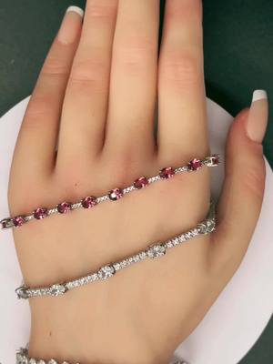 A post by @kingzippyfan.page on TikTok caption: Women braclet #jewelry 