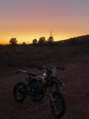 A post by @shercobyluis on TikTok caption: Sherco SM 90cc #parati #viral #moto #bikelife #foryoupage #ShercoByLuis #50cc #sherco #españa🇪🇸 