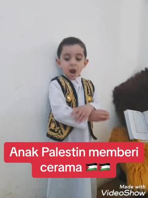 A post by @malaysia_palestine2022 on TikTok caption: Anak palestin memberi cerama🇵🇸✌🏻🇵🇸 A Palestinian kid gives sermon🥰🇵🇸✌🏻🇵🇸 #palestine #gaza #quran #malaysia #indonesia 