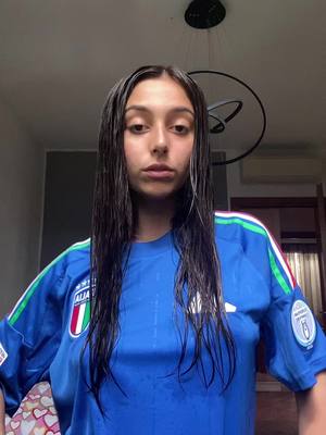 A post by @sofiascanavacca on TikTok caption: flexiamo il vestito