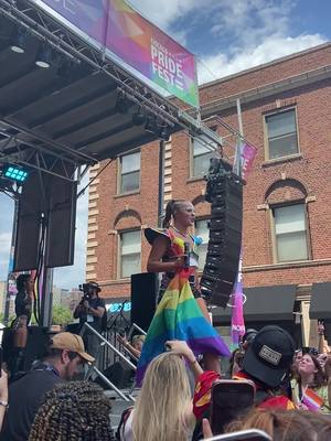 A post by @sexypolak69 on TikTok caption: JOJO BOOMERANG #fyp #jojosiwa #chicago #pridefest #karma #boomerang @JoJo Siwa 