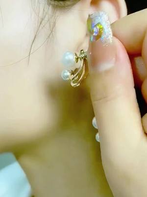 A post by @asdfg028zk on TikTok caption: #jewelry #tiktokmademebuyit 