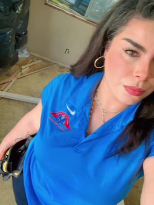 A post by @melissa.mjb on TikTok caption: Que calor 🥵  #work #constructionworker #itshot #fypage #paratii #paratodosustedes 