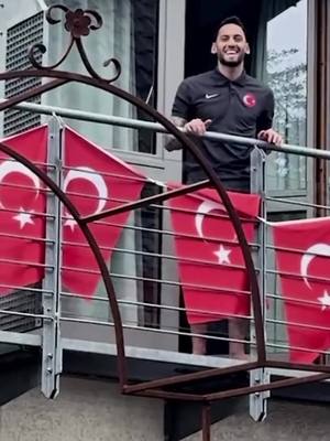 A post by @senolerdoganofficial on TikTok caption: Milli takımımızın Euro 2024 grup maçlarında Çekya galibiyeti ile son 16’ya kalmasını yürekten kutluyorum. Bu sevinci tarif edecek kelimeler bulmak zor! Milli takımımızın resmi berberi olmaktan da ayrıca gurur duyuyorum. İyi ki varsınız çocuklar, kalbimiz her zaman sizinle! #OurBoys  #BizimÇocuklar #EURO2024 #MilliTakım #Türkiye #HepDestekTamDestek #Futbol #hakancalhanoglu #ardagüler #barışalperyılmaz #kenanyıldız #altaybayındır #semihkılıçsoy