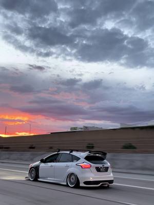 A post by @kasprst on TikTok caption: sᴋ8ɪɴɢ #cartiktok #focusst #static #sunset #carsoftiktok #stance #carfyp 