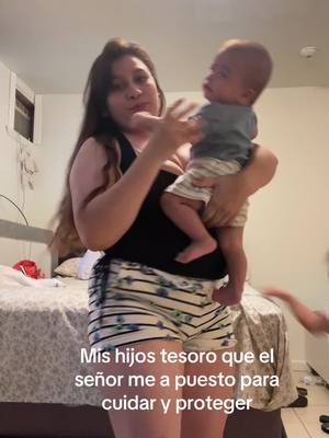 A post by @karenhernandez1217 on TikTok caption: #hijosymadres #amordemadre #fypシ゚viral #baby #catracha 