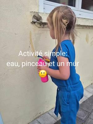 A post by @severineboutoille on TikTok caption: Activité simple et efficace!  eau, pinceau et un mur 🙂 #pourtoi #foryou #activiteenfant #fyb 