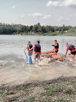 A post by @fsv.zwickau.official on TikTok caption: /// Bootcamp 2024 /// Team-Challenge ///  Floßbau-Challenge 🚣