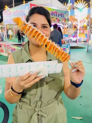 A post by @amanpreet_kapoor on TikTok caption: India pouchte hi khana shuru #besttime #usa_tiktok #minivlogsfamilylife #Foodie #follow for more