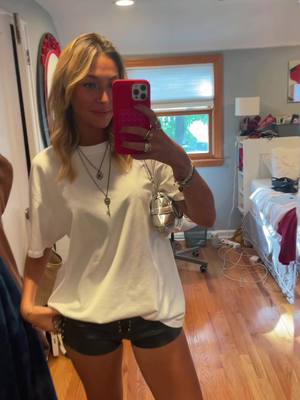 A post by @hayleeisgod on TikTok caption: Maroon 5 concert fit checkkk 😎🤟🕺 #fyp #fitcheck #outfits 