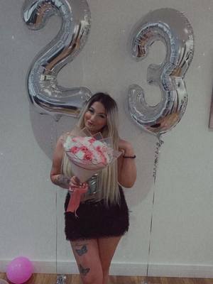 A post by @laris_ox on TikTok caption: #Fypp #foryourpage #viralvideo #23rdbirthday #🎂🥂🎉🎊🎊💋❤️ #fypppp #fypシ゚ #mwahhh #sweet23 #🎀🤍 #partygirl #Viraltikok #fypツ #foryoupagee #🧡🧡🧡🧡🧡🧡🧡 