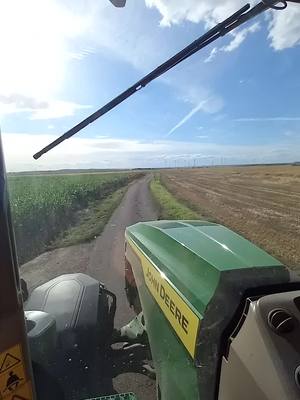 A post by @landtechnik_sk on TikTok caption: #landwirt #fyp #fy #landtechnik_sk #landtechnik #landleben #johndeere #johndeerepower #ernte2024🌾🚜 #johndeer8r#annaburger @oskar.061 @Fabian @Blaulicht.eisdorf.official @VEITH 