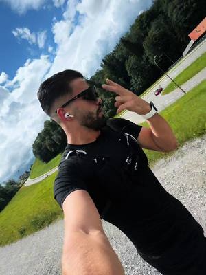 A post by @kostadinovicmarko on TikTok caption: run run run..😃 #kosta  #Running #jogging #switzerland #athletic  #tiktok #sunny 